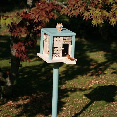 LUXUS-INSEKTENHOTELS Insect Hotel with Stand "Cube Friendly Owl Inn"