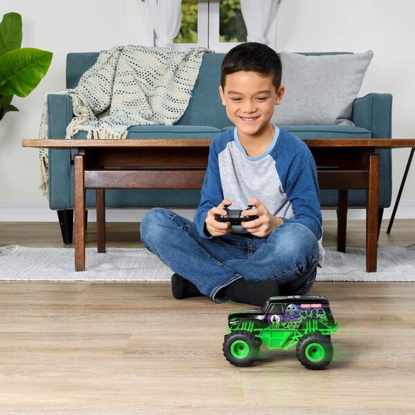 Monster Jam Truck Grave Digger with RC 1:24