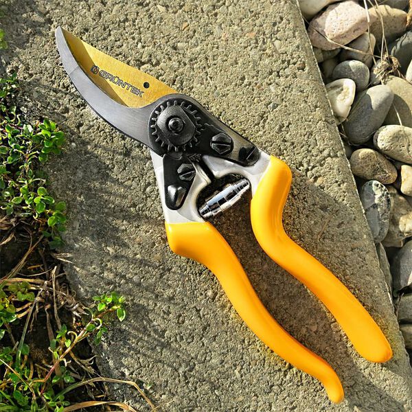 GRÜNTEK Garden Bypass Pruning Shears Z-25 for Right Handers 215 mm